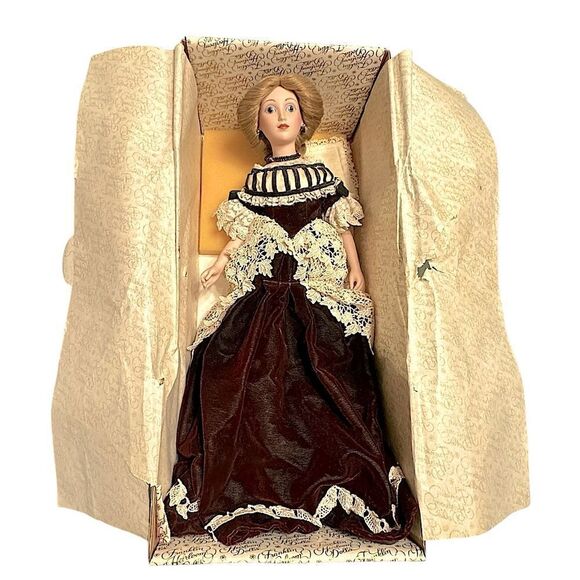 Vintage Franklin Mint Heirloom Musical Porcelain Doll Renata 1985. - Picture 9 of 11